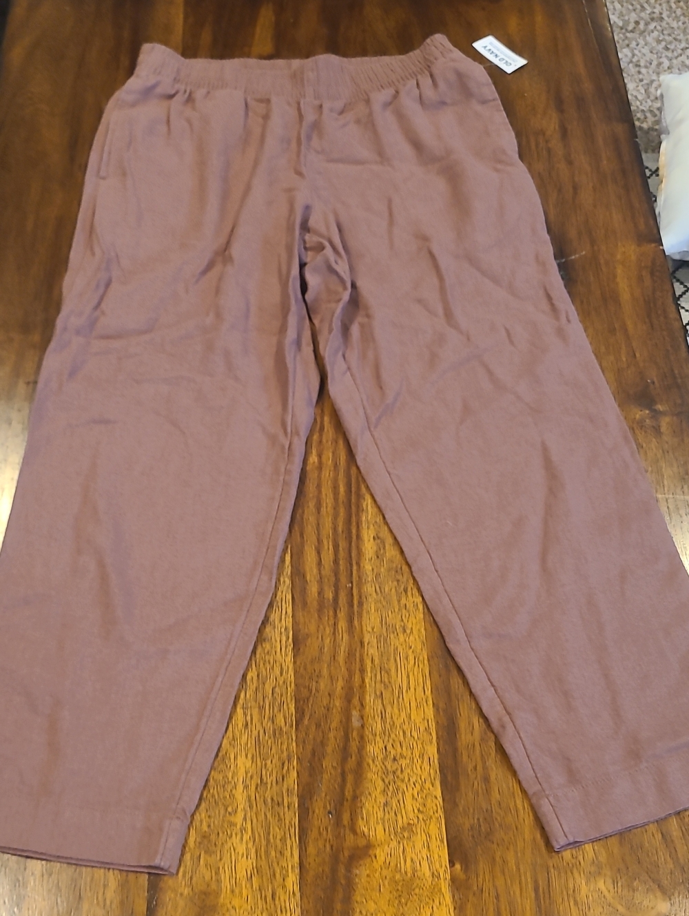 Old Navy women's Linen Blend pants in a mauve Size Small.  New